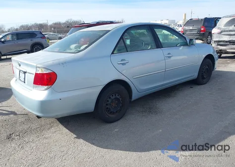 2005 Toyota Camry Le z USA, uszkodzony, nr VIN 4T1BE32K95U604054